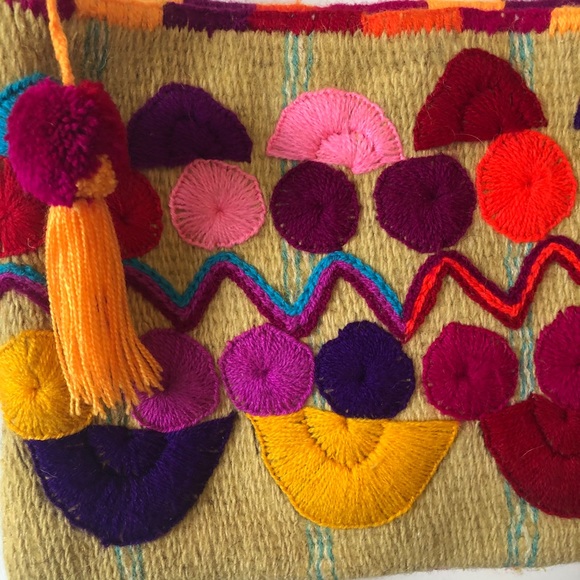 Tulum handcrafted pom pom woven bag from Mexico - Picture 3 of 6